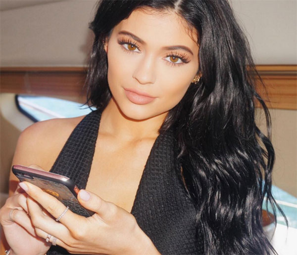 Kylie Jenner Surpasses Beyonce S Most Liked Instagram Photo After Posting Baby Snap Guinness World Records